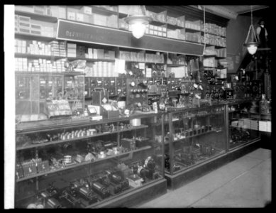 Parezzo interior (radio (...)) LCCN2016851803
