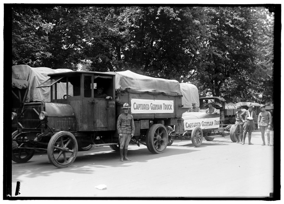 PARADES. TRUCK PARADE LCCN2016870134