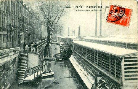 PARIS - Inondations 1910 - La Seine au Quai Bourbon -Bateau lavoir-