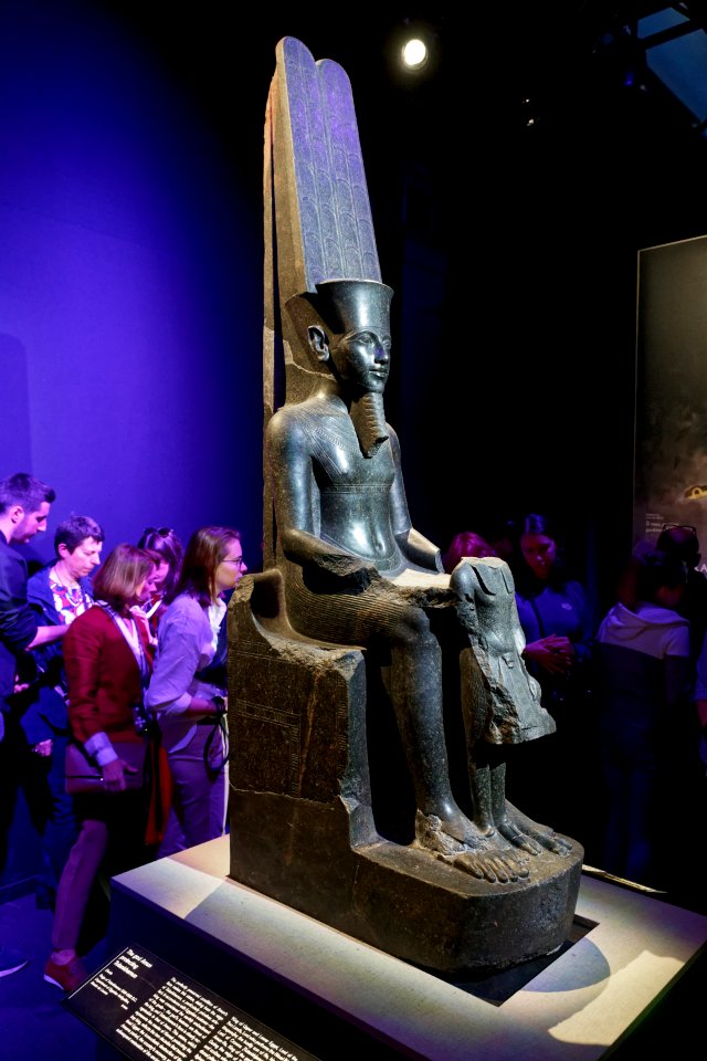 Paris - Toutânkhamon, le Trésor du Pharaon - Amon protégeant Toutânkhamon - 001