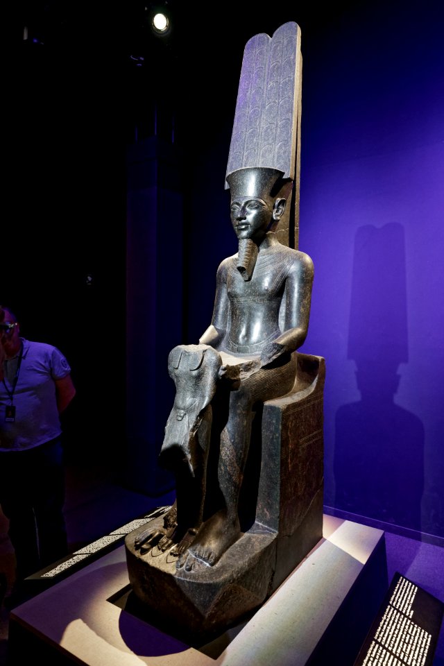 Paris - Toutânkhamon, le Trésor du Pharaon - Amon protégeant Toutânkhamon - 005