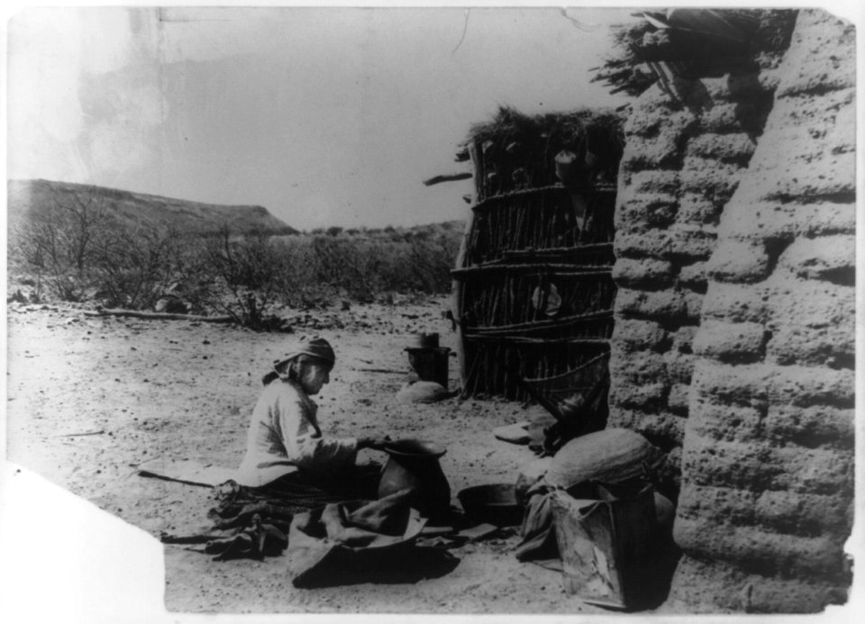 Papago Olla maker LCCN92513882