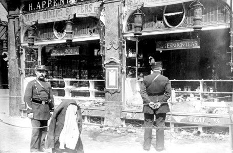 Paris -- German Shop smashed by mob (LOC)