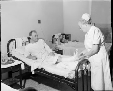 Paris Duty who works for the Pocahontas Corporation at the Amonate Mine, received a broken leg in mine coal car... - NARA - 541091