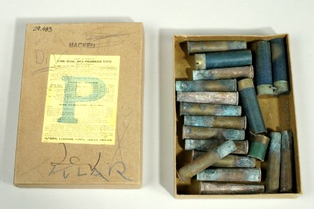 Pappersask med patronhylsor - Livrustkammaren - 31086