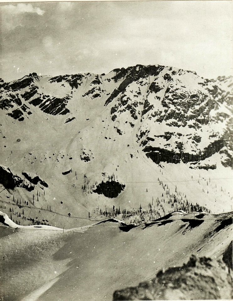 Panoramaaufnahme Standpunkt Varos, Contrinstellung, eigene Cadinspitzen Col Ombert. (3-tes Teilbild zu WK1 ALB14 04006) (BildID 15419345)