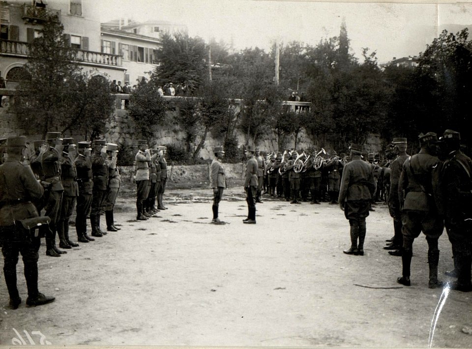 Parade des Infanterieregiments No. 59 vor Kaiser Karl in Trient (BildID 15628690)