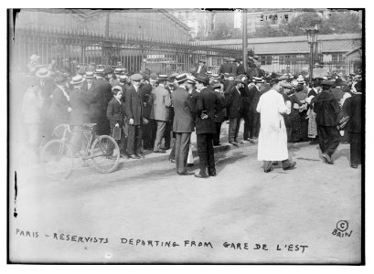 Paris - reservists departing from Gare de L'Est LCCN2014697092