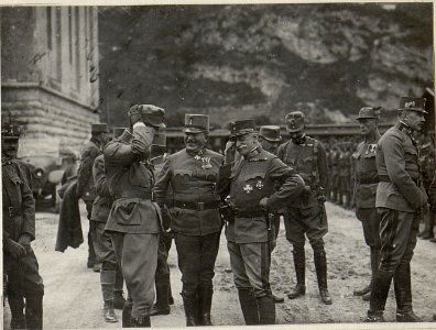 Parade des Infanterieregiments No. 59 vor Kaiser Karl in Trient (BildID 15628774)