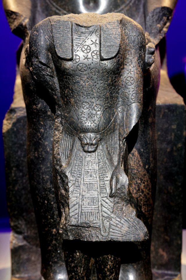Paris - Toutânkhamon, le Trésor du Pharaon - Amon protégeant Toutânkhamon - 003