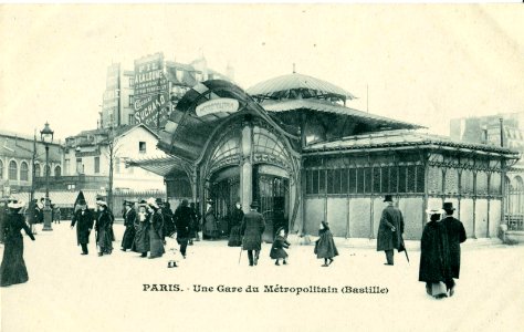 PARIS - Une Gare du Métropolitain (Bastille) photo