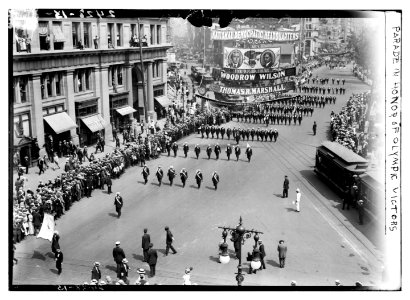 Parade in honor of Olympic victors LCCN2014690649