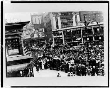 Parade of soldiers on Broadway LCCN97517210