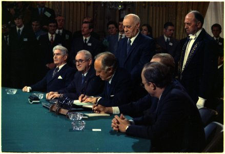 Paris peace talks Vietnam peace agreement signing - NARA - 194482