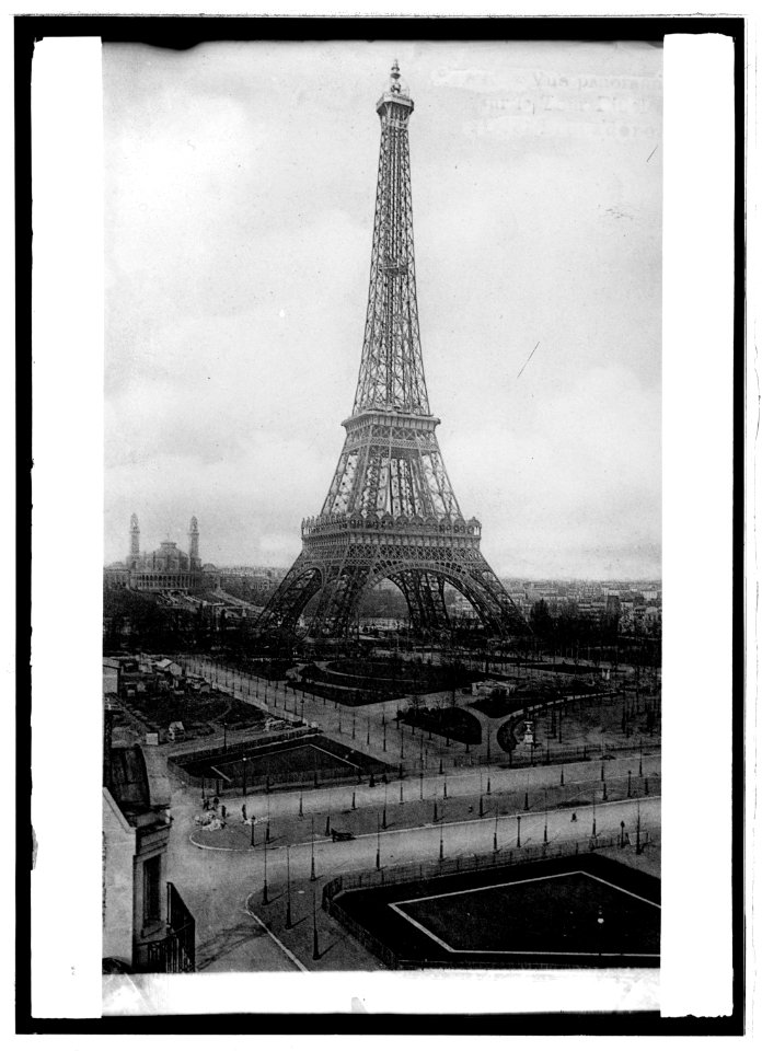 Paris. Eiffel Tower, between 1909 and 1919 - Library of Congress