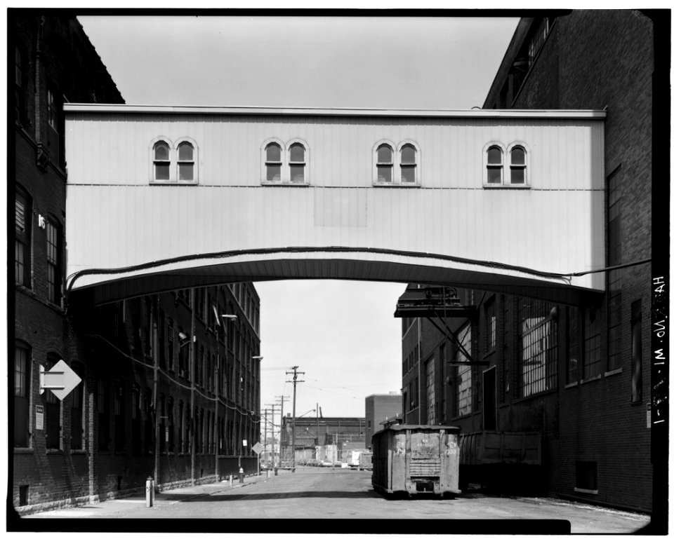 Parke-Davis Research Laboratory VIEW OF GUOIN STREET BRIDGE (BETWEEN BUILDINGS -16 AND -4)