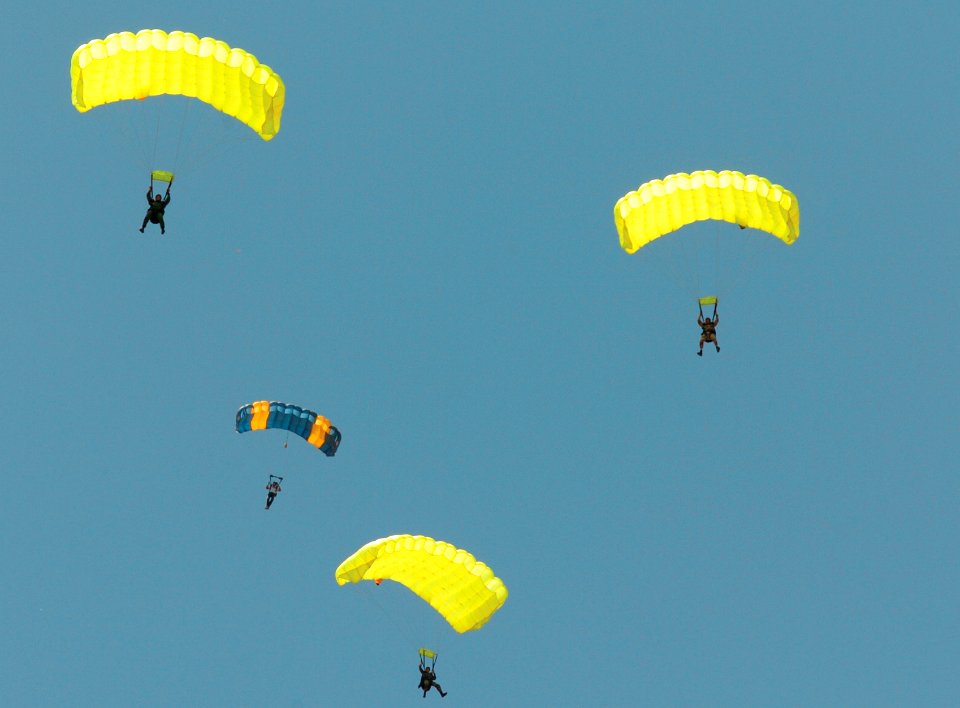 Parachute school -j