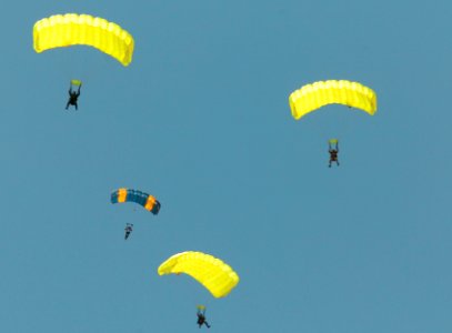 Parachute school -j