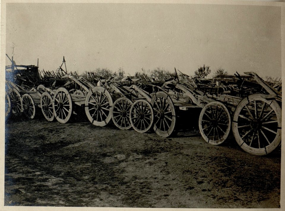 Parkplatz der Batterie in der Taximkaserne, Istanbul 8.11.1916 (BildID 15544657)