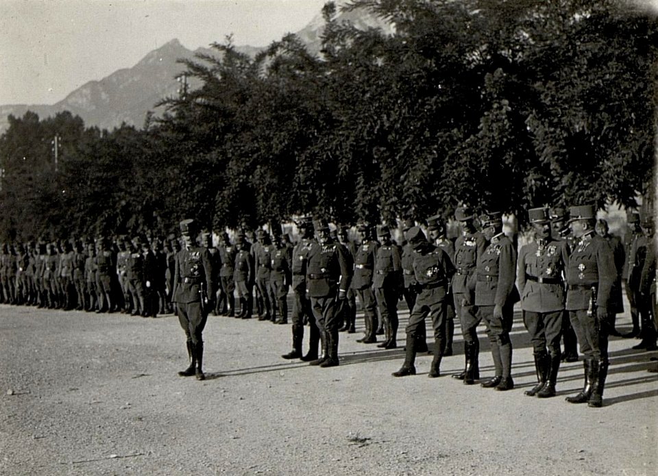 Parade des Infanterieregiments No. 59 vor Kaiser Karl in Trient (BildID 15628872)