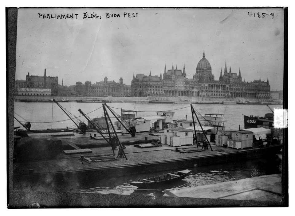 Parliament Bldg., Buda Pest LCCN2014704405