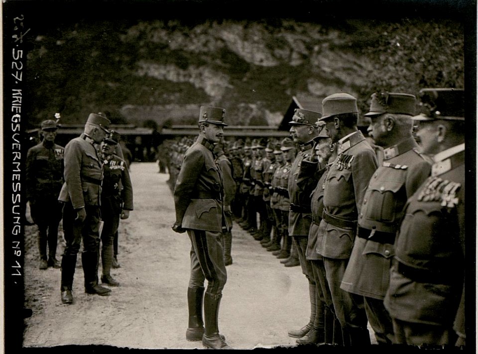 Parade des Infanterieregiments Nr. 59 vor Kaiser Karl in Trient (BildID 15733419)