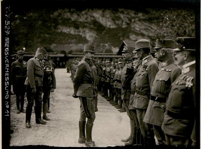 Parade des Infanterieregiments Nr. 59 vor Kaiser Karl in Trient (BildID 15733419)