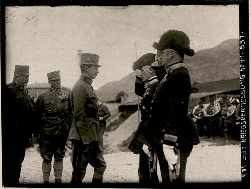 Parade des Infanterieregiments Nr. 59 vor Kaiser Karl in Trient (BildID 15733447)