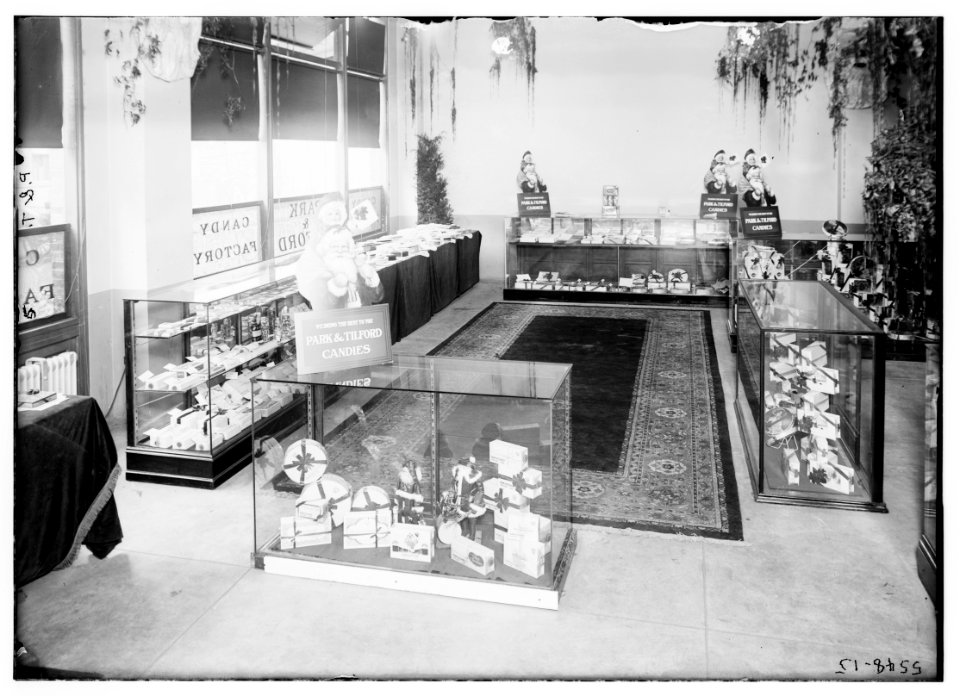 Park & Tilford candy shop LCCN2014713243