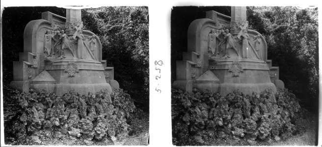 Part baixa d'una creu que mostra el camí del Calvari de Jesucrist