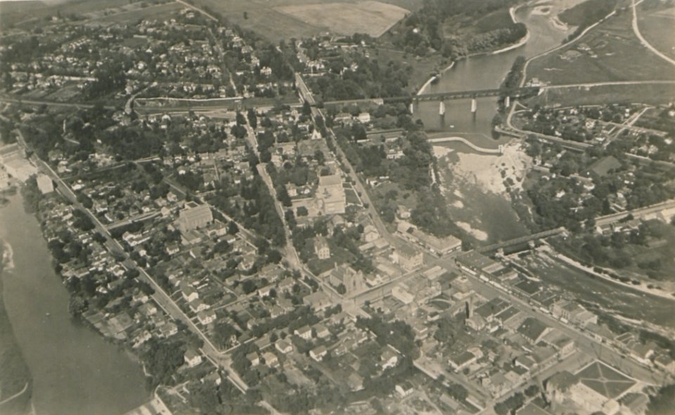 Paris Ontario from the Air (HS85-10-36585)