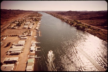Parker-strip-below-parker-dam-is-a-popular-recreational-area-may-1972 7136540919 o