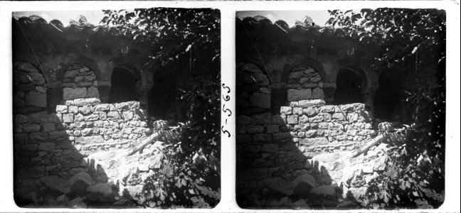 Part del claustre de l'església de Mur
