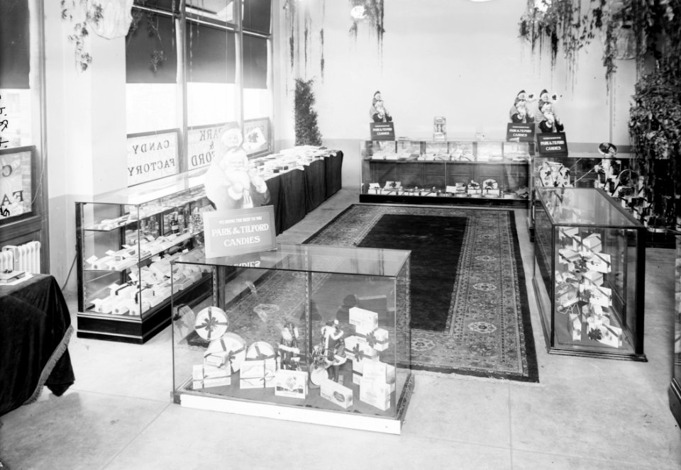 Park & Tilford candy shop LCCN2014713243