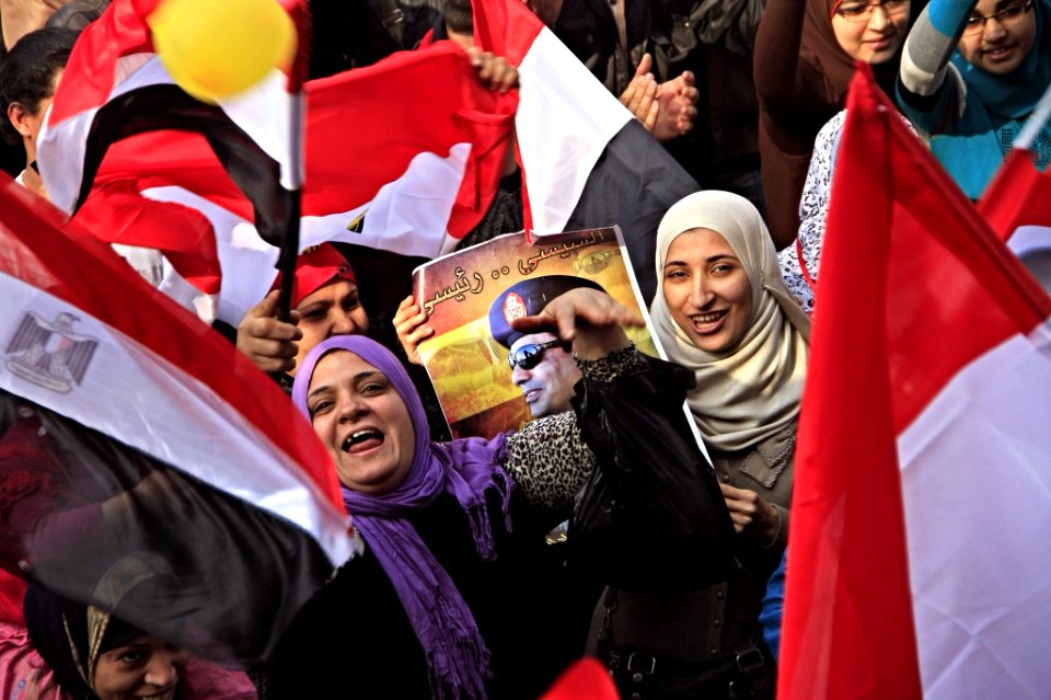 Participants holding flags and pictures of Abdel Fateh el Sissi