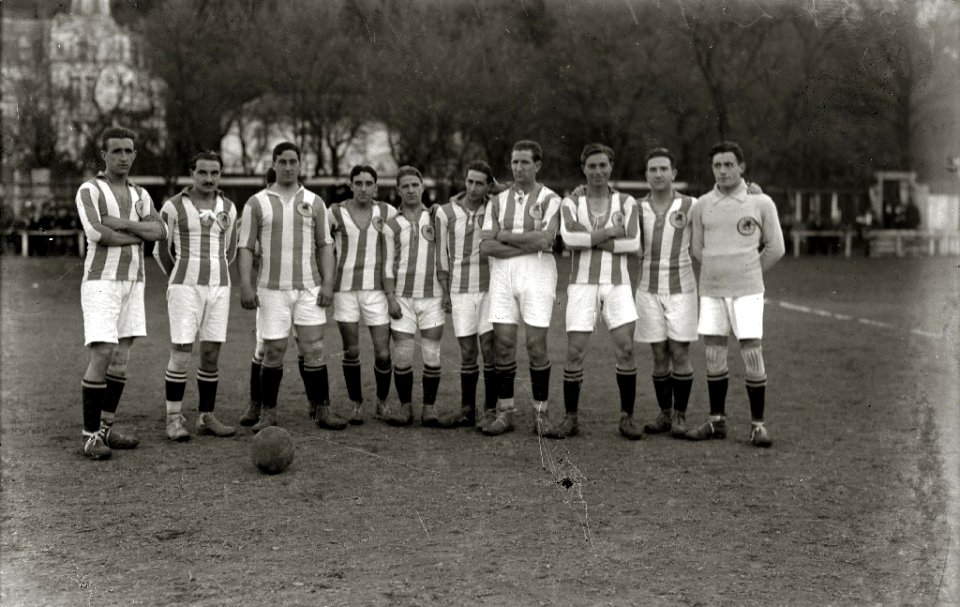 Partido de fútbol en el campo de Atotxa (3 de 4) - Fondo Car-Kutxa Fototeka