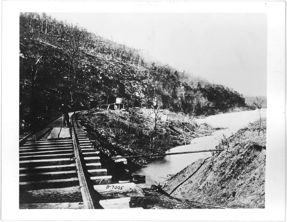 Part of Lookout Mountain, Chattanooga Creek, and railrod.(Collection of Capt. W.C. Margedant. Ch(ief) of Top. Engrs.... - NARA - 530432