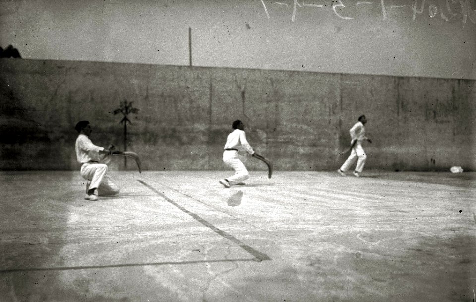 Partido de pelota a rebote entre España y Francia en el frontón del Duque de Mandas (3 de 4) - Fondo Car-Kutxa Fototeka