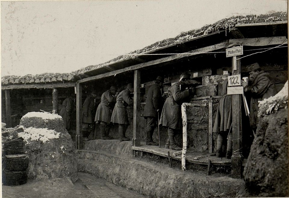Partie aus dem Schützengraben des Inf.Rgts.Nro.98 südöstlich UJEZDEY. Aufgenommen am 26. November 1915. (BildID 15540762)