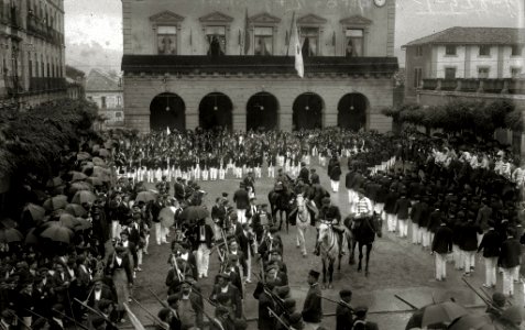 Participantes del alarde de Irun con motivo de las fiestas de San Marcial (2 de 8) - Fondo Car-Kutxa Fototeka