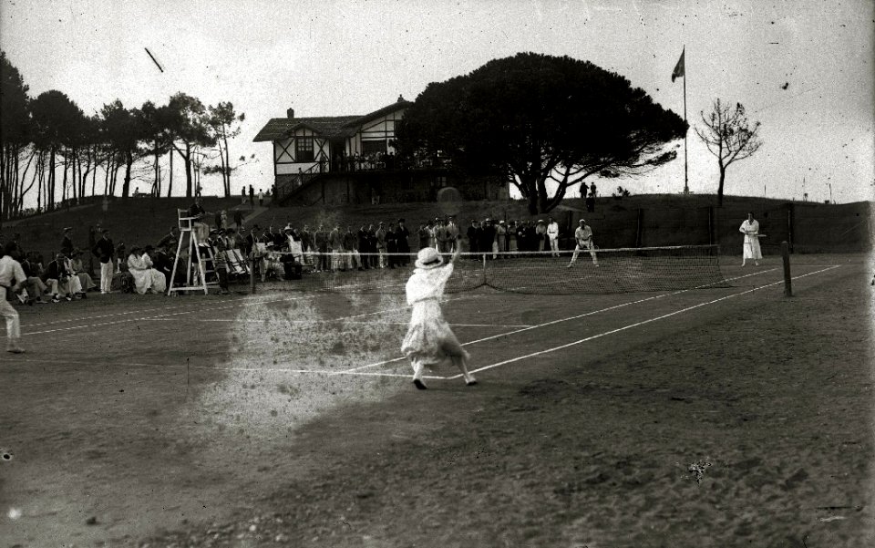 Partido de dobles mixto en el campo de golf de Zarautz (2 de 2) - Fondo Car-Kutxa Fototeka