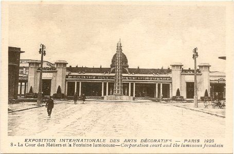 Paris-FR-75-Expo 1925 Arts décoratifs-cour des Métiers & Fontaine lumineuse photo