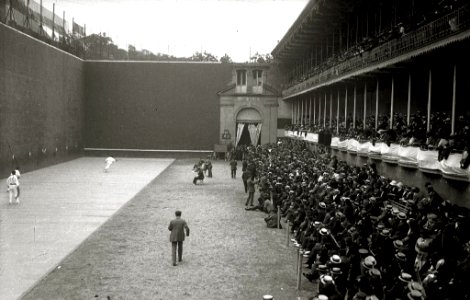 Partido de remonte en el frontón Jai Alai (2 de 7) - Fondo Car-Kutxa Fototeka