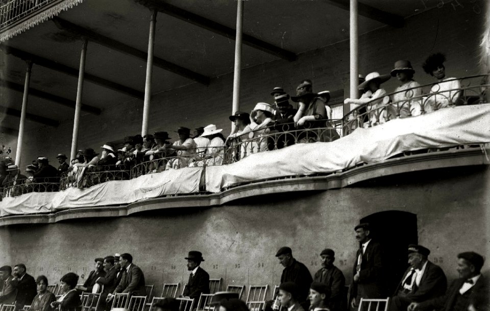 Partido de remonte en el frontón jai-alai (3 de 3) - Fondo Car-Kutxa Fototeka