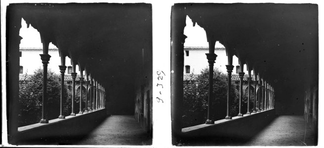 Passadís del claustre del monestir de Sant Joan de les Abadesses