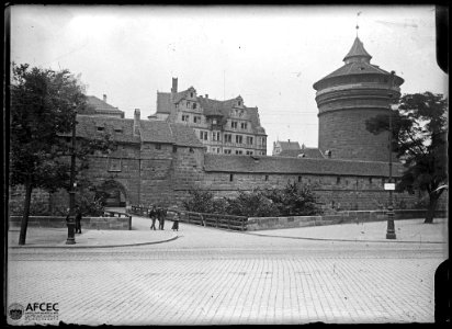 Part de l'antiga muralla i una de les torres de la ciutat de Nuremberg