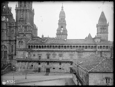 Part de la façana principal de la catedral de Santiago de Compostel·la photo
