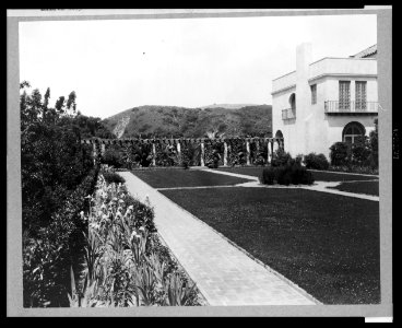 Pasadena, California, Mrs. Herbert Coppell home - view of formal lawn, gardens, and hills in background - photo by Frances Benjamin Johnston. LCCN2002722364