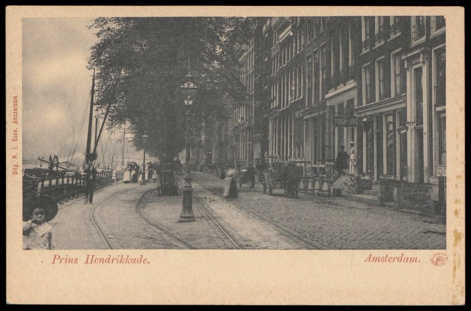 Passeerplaats op de Prins Hendrikkade voor de paardentram gezien vanaf de Schippersstraat naar de Schippersgracht, Afb PBKD00196000024