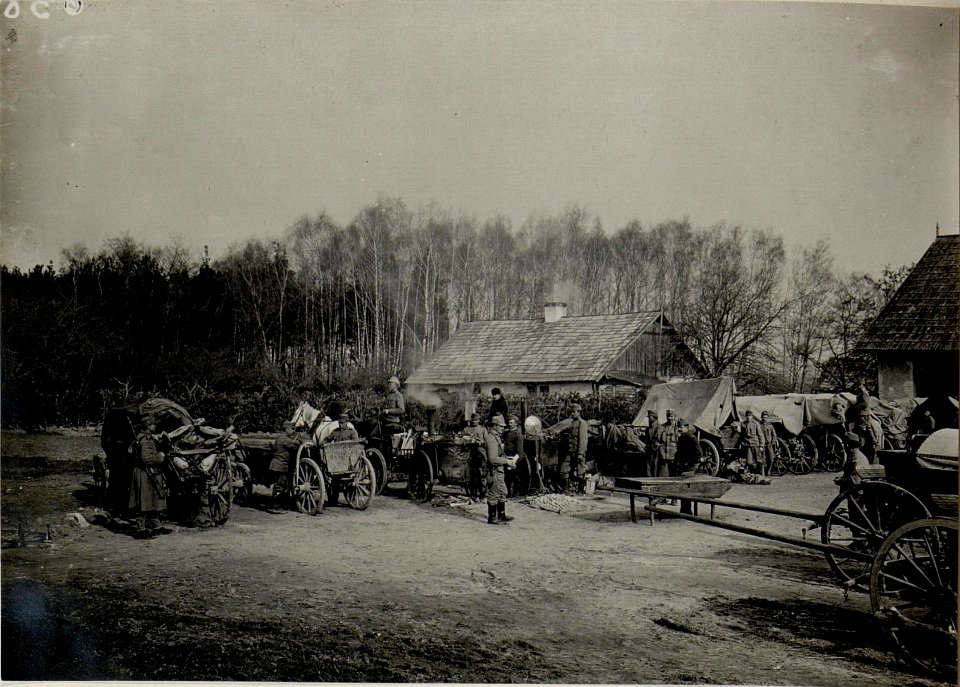 Park der 4.ITD.beim Herrenhaus Jassiona. (BildID 15540300)
